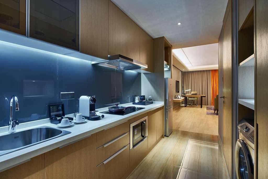 Hotel Primus Hongqiao 5*