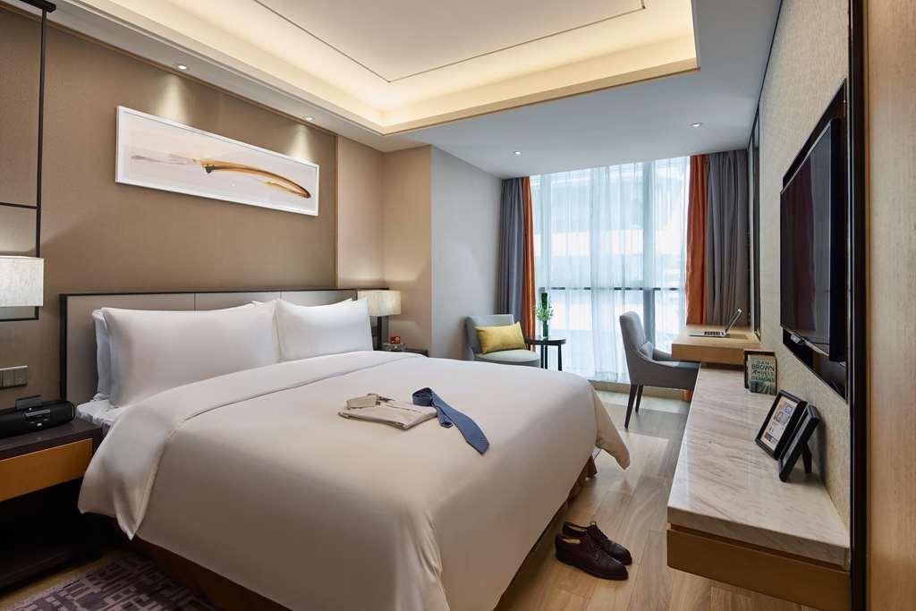 Primus Hongqiao Hotel 5*