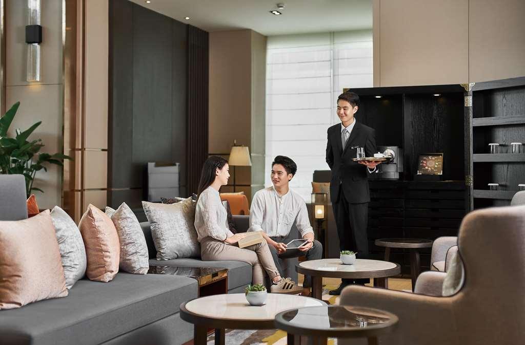 Primus Hongqiao 5*