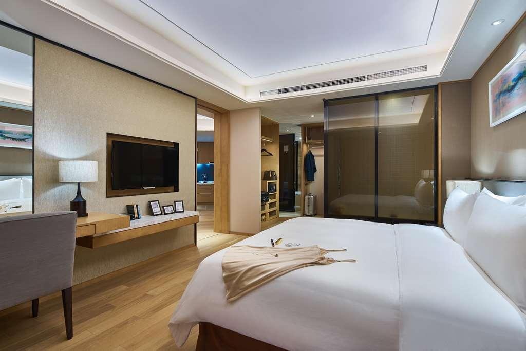 Primus Hongqiao Hotel