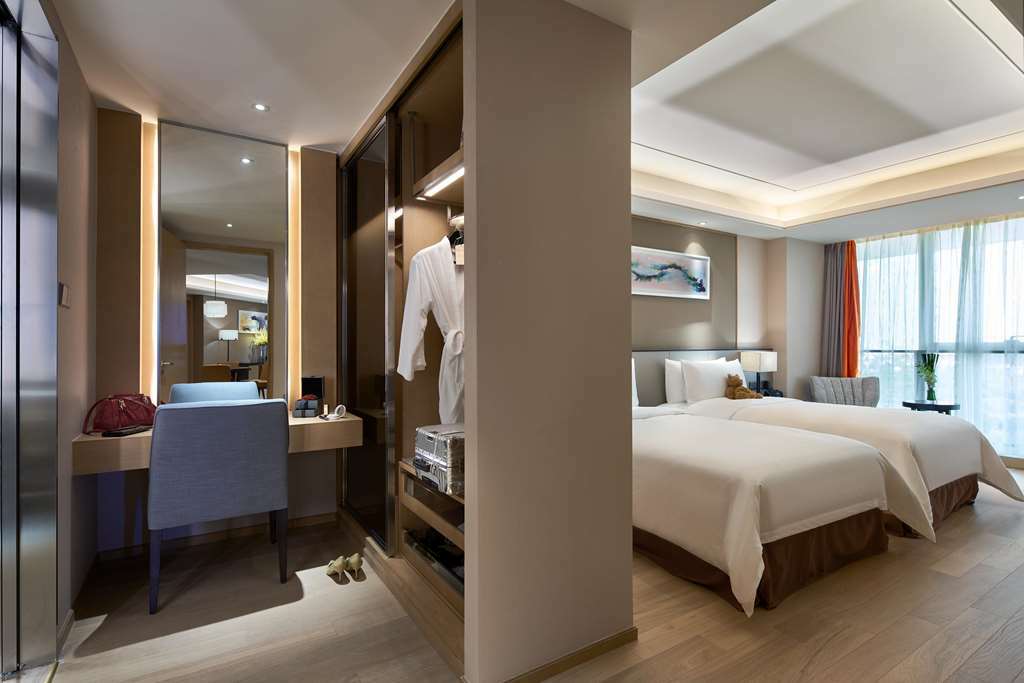 Primus Hongqiao Hotel